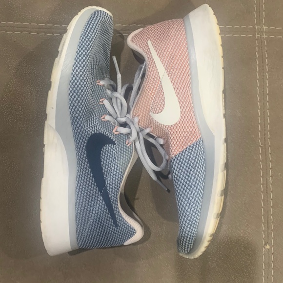 Women’s Nike black and red roshe running shoes size 9 - Picture 1 of 5